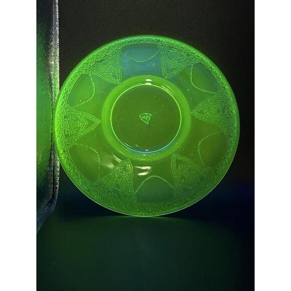 Vintage Federal Uranium Georgian Lovebirds Green Depression Glass Plate - Picture 7 of 7